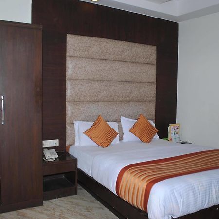 Hotel Seven Seas Inn New Delhi Bagian luar foto